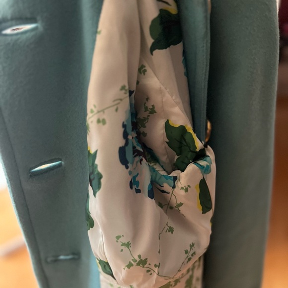 Beautiful coat - Picture 6 of 8